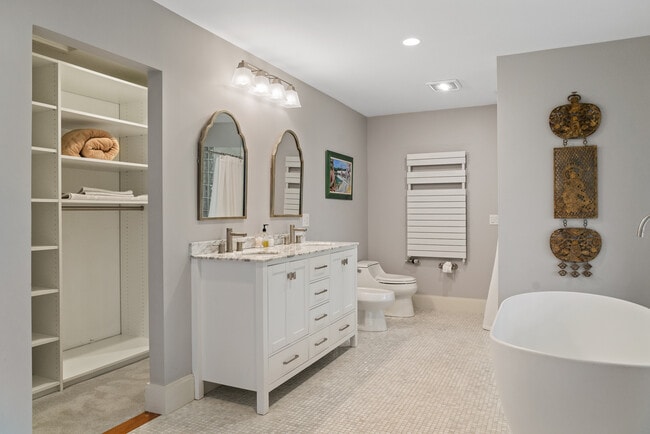 Building Photo - 175 Ruggles Ave