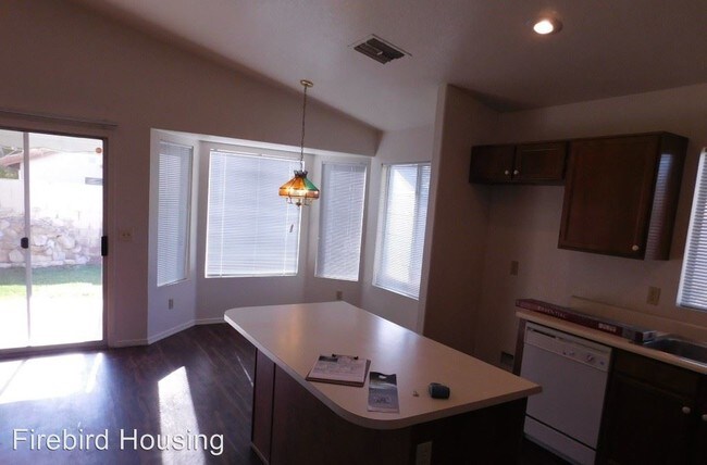 Building Photo - 4 br, 2 bath House - 525 S. Abilene Dr.