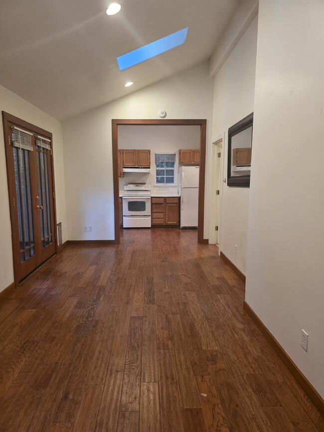 Building Photo - OPEN HOUSE TODAY 1:30PM June 22nd.  Charmi...