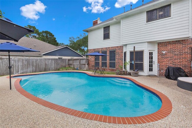 Building Photo - 25823 Lake Lawn Dr