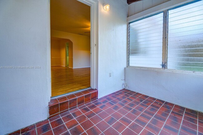 Building Photo - 1522 SW 22nd Terrace