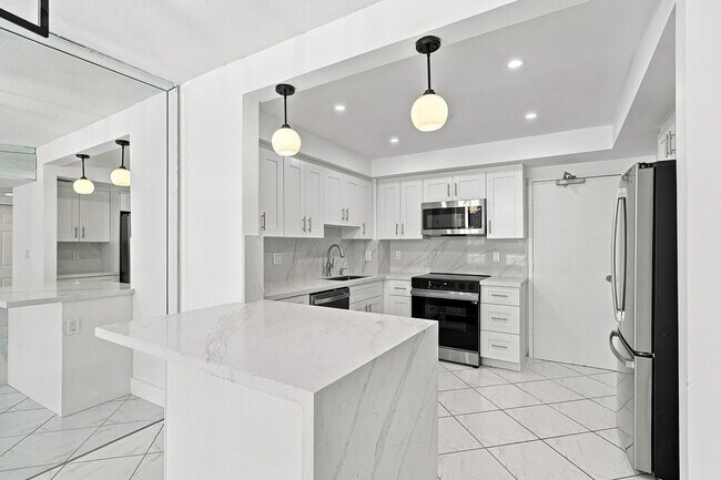 Building Photo - 3550 Galt Ocean Dr