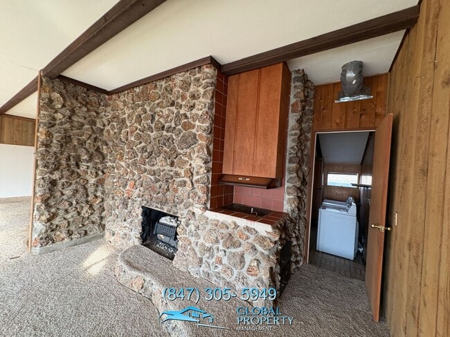 Building Photo - 3 Bedroom Home with Lake View – Camdenton, MO