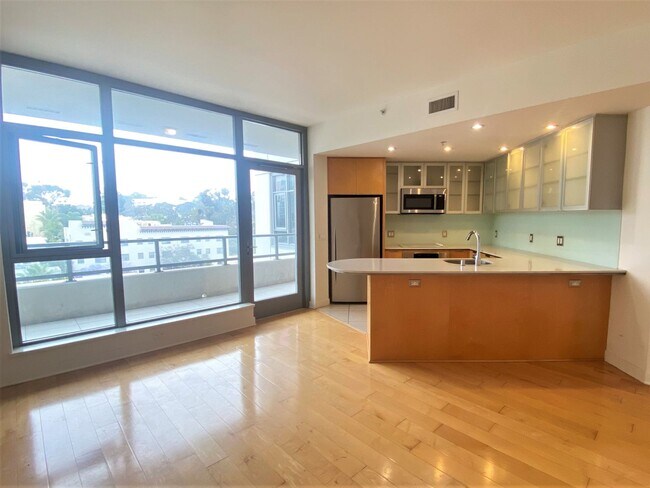 Building Photo - Beautiful 2 bedroom 2 bath condo in the Do...