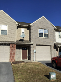 Building Photo - Spacious 3-Bedroom Townhome with Garage - ...