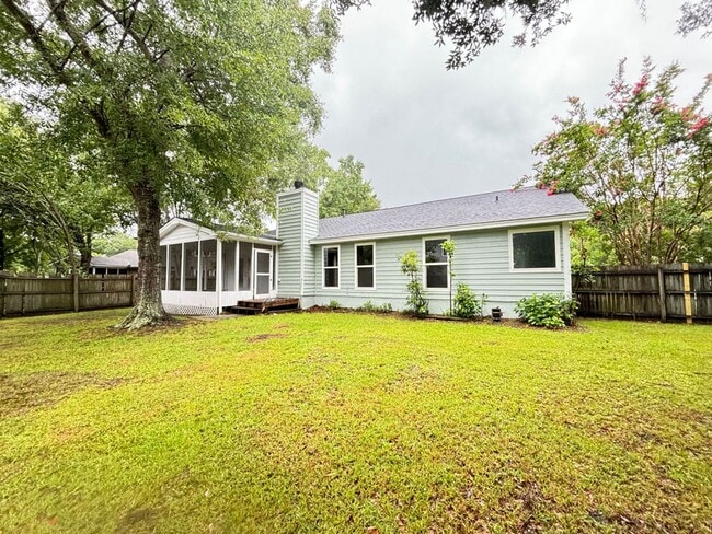 Building Photo - Available August 18th. REMODELED 3 BR/2 BA...