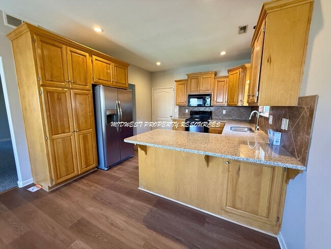 Building Photo - Beautiful 3 Bed, 2 Bath Ranch Home with Fireplace & Fenced Yard in Grandview!
