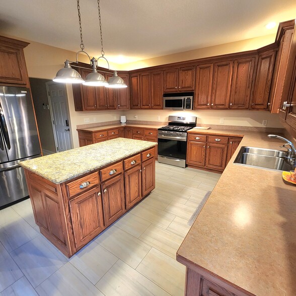 Building Photo - 102 E Sapphire Ln
