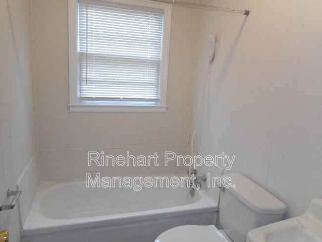 Building Photo - 1431 Edgewood Dr