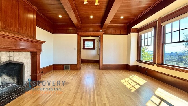 Building Photo - Panoramic Hill Estate with Sweeping Views