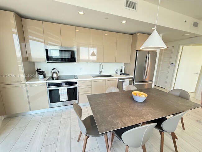 Building Photo - 2000 Metropica Wy