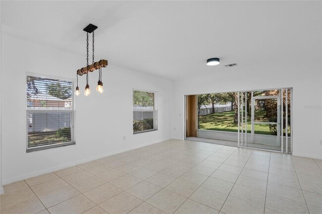 Building Photo - 102 Chelsea Dr