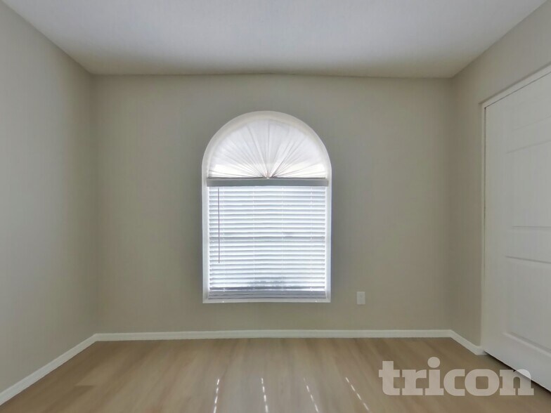 Building Photo - 7310 E Dewan Cir