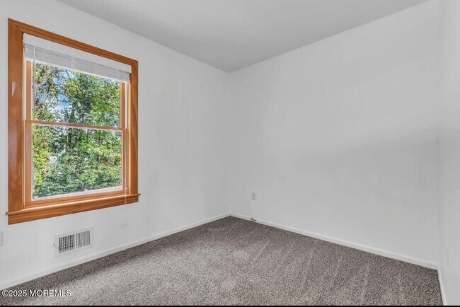 Building Photo - 45 Pinyon St