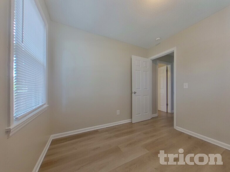 Building Photo - 325 Cinda Leigh Dr