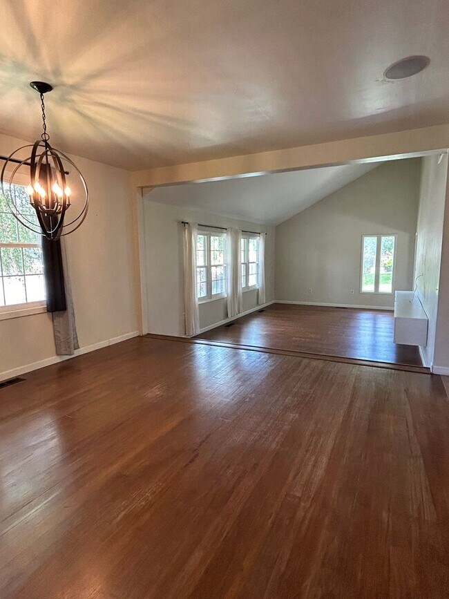 Building Photo - NEW LISTING In Desirable N. Richland Neigh...