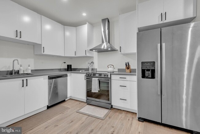 Building Photo - 915 5th St NW