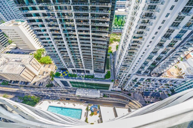 Building Photo - 1000 Brickell Plaza