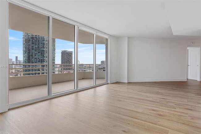 Building Photo - 555 NE 34th St