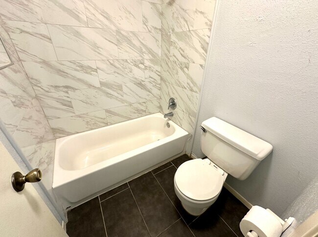 Building Photo - 18 Brookflower Rd