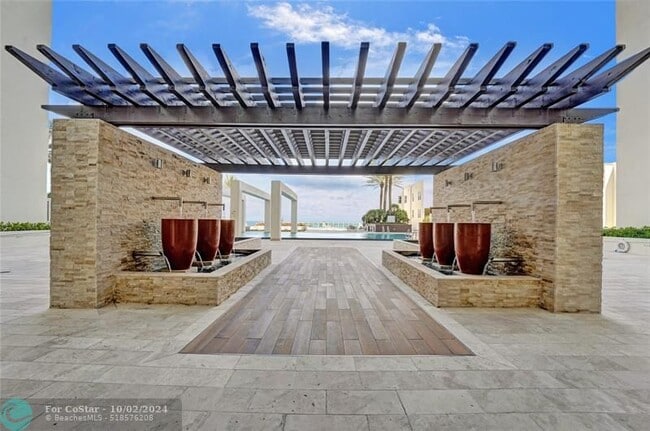 Building Photo - 101 S Fort Lauderdale Beach Blvd