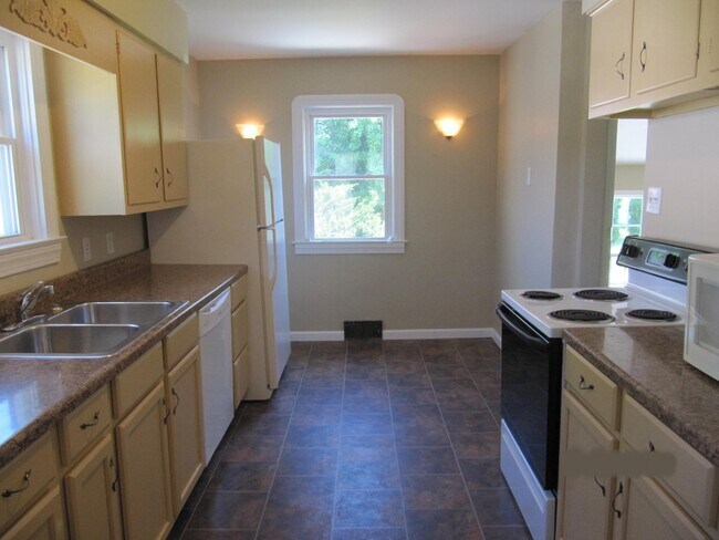 Building Photo - 1009 Filmore Ave