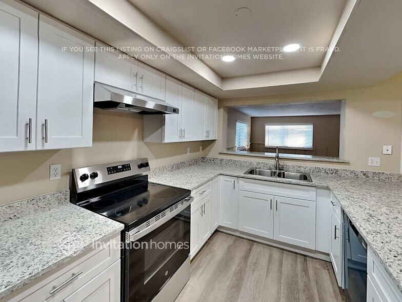 Building Photo - 4107 W Desert Hills Dr