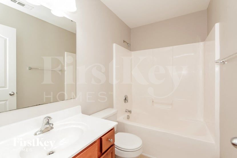 Building Photo - 706 Perth Dr