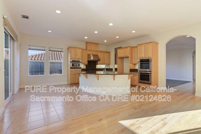 Building Photo - 1143 Bevinger Dr