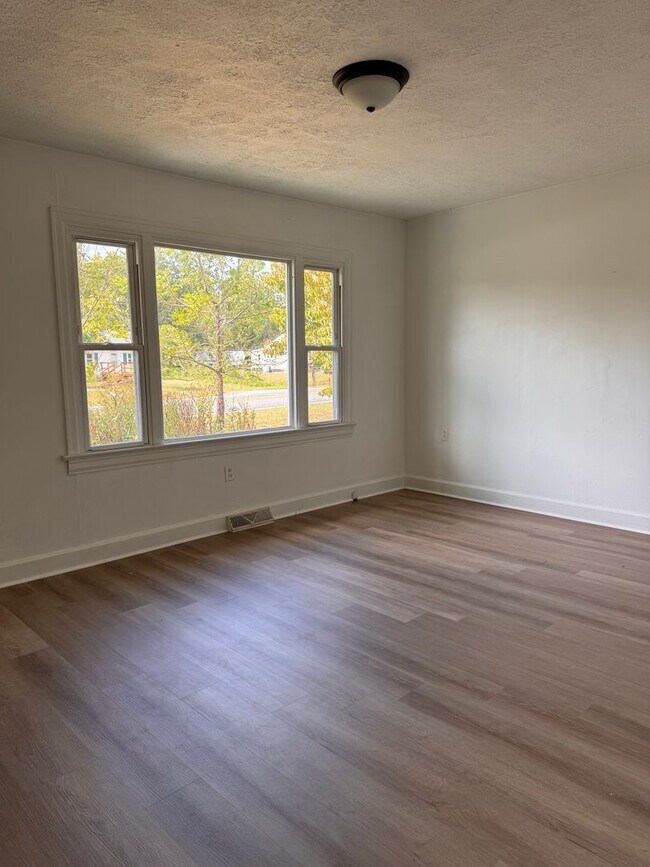 Building Photo - 4641 Shula Dr