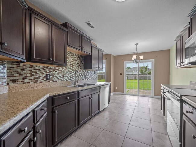 Building Photo - Welcome to Canons Edge!