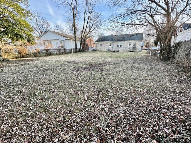 Building Photo - 479 Stratford Dr