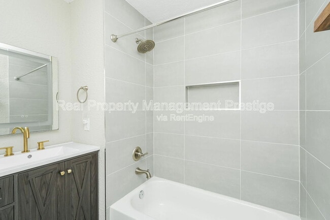 Building Photo - 2113 21st Ave N