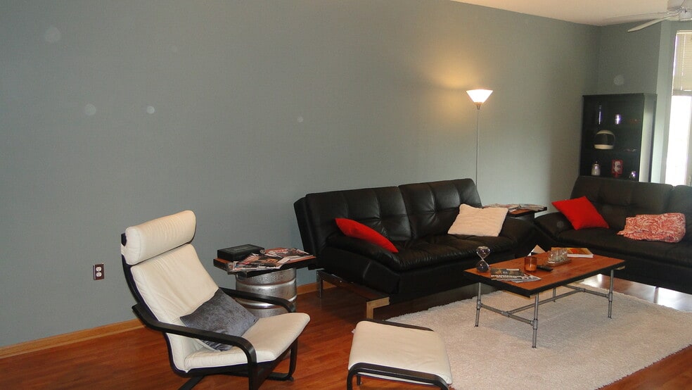 Building Photo - 301 Harbour Town Dr