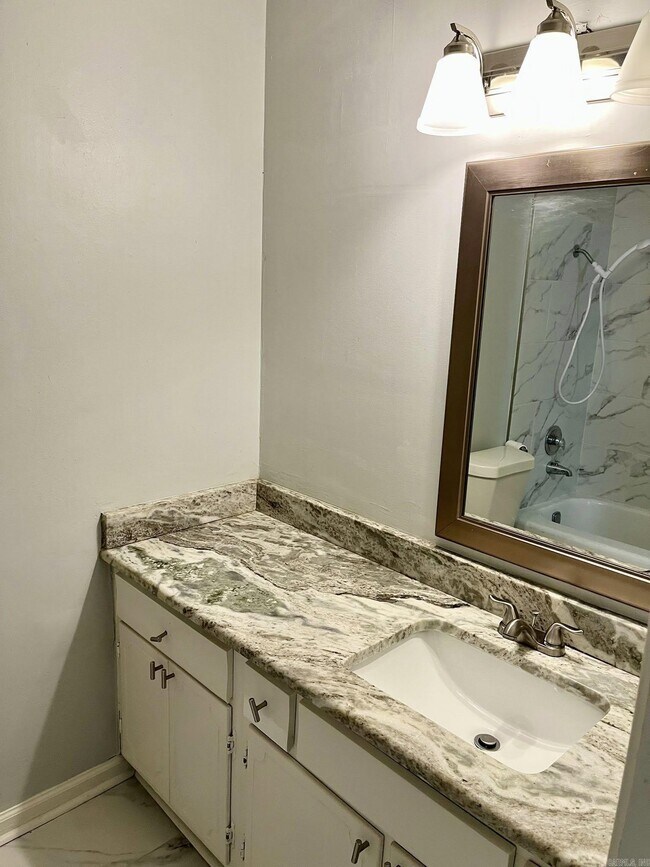 Building Photo - 1601 N Bryant St