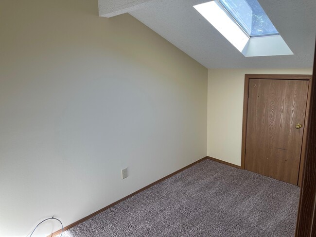 Building Photo - 807 Maple Ln