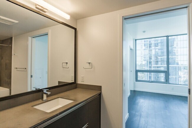 Building Photo - 2Bd/2Ba Seattle Condo