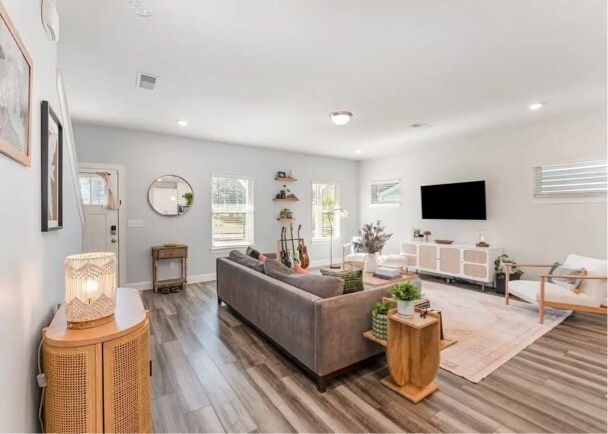 Building Photo - 241 River Rd