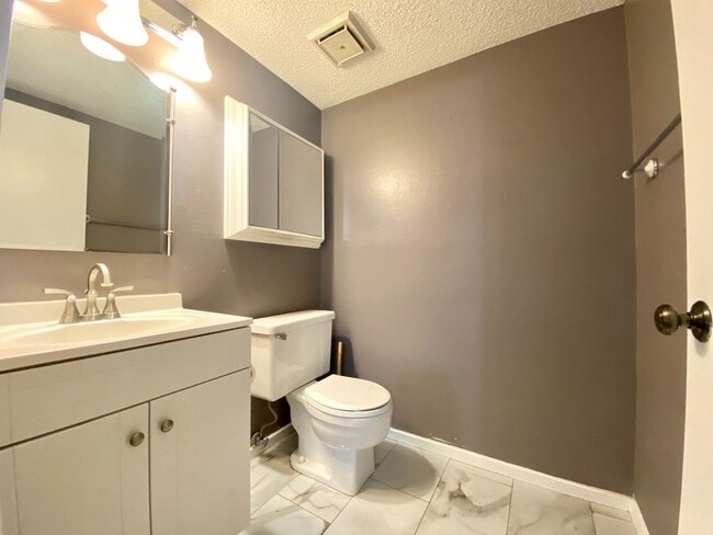 Building Photo - Welcome Home! Upgraded 2 Bedroom, 2.5 Bath...