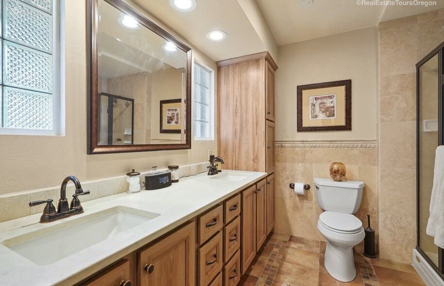 Primary Bath - 4625 SW 42nd Pl