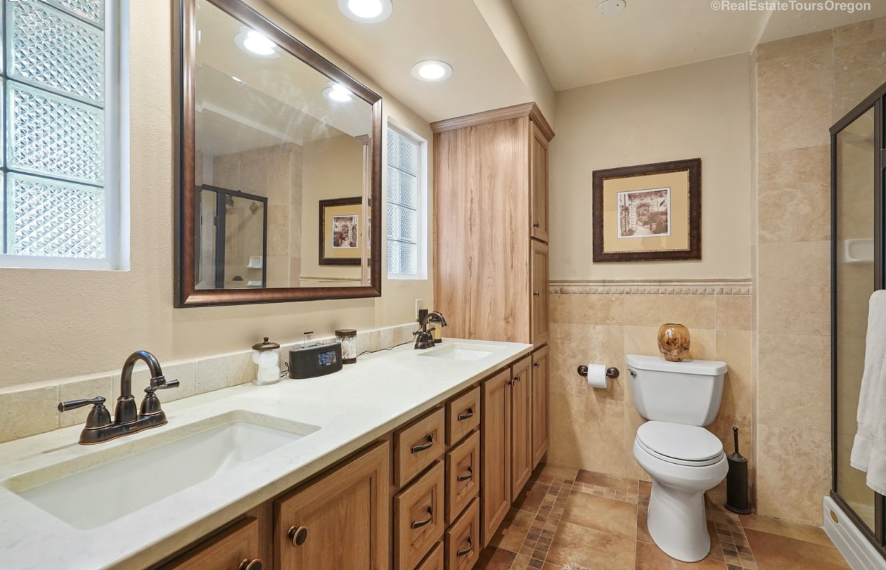 Primary Bath - 4625 SW 42nd Pl