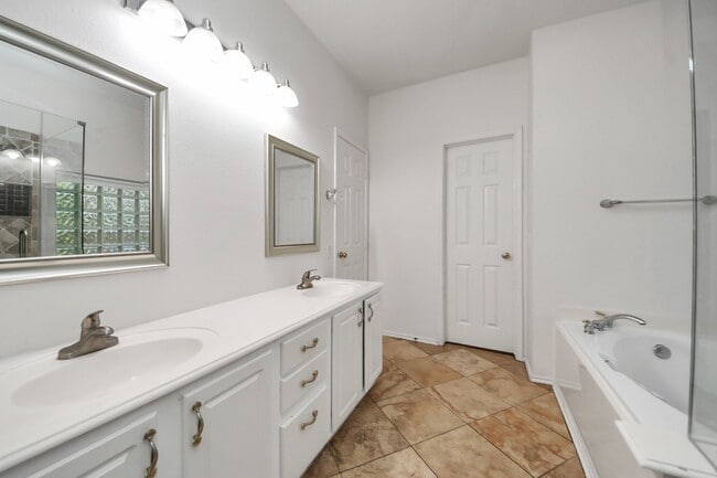 Building Photo - 20510 Pioneer Bend Ct