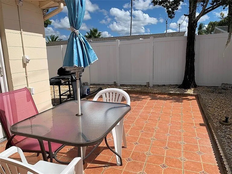 Building Photo - 3300 Thorny Ridge Dr