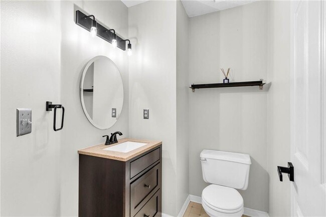 Building Photo - 608 Adam Cir