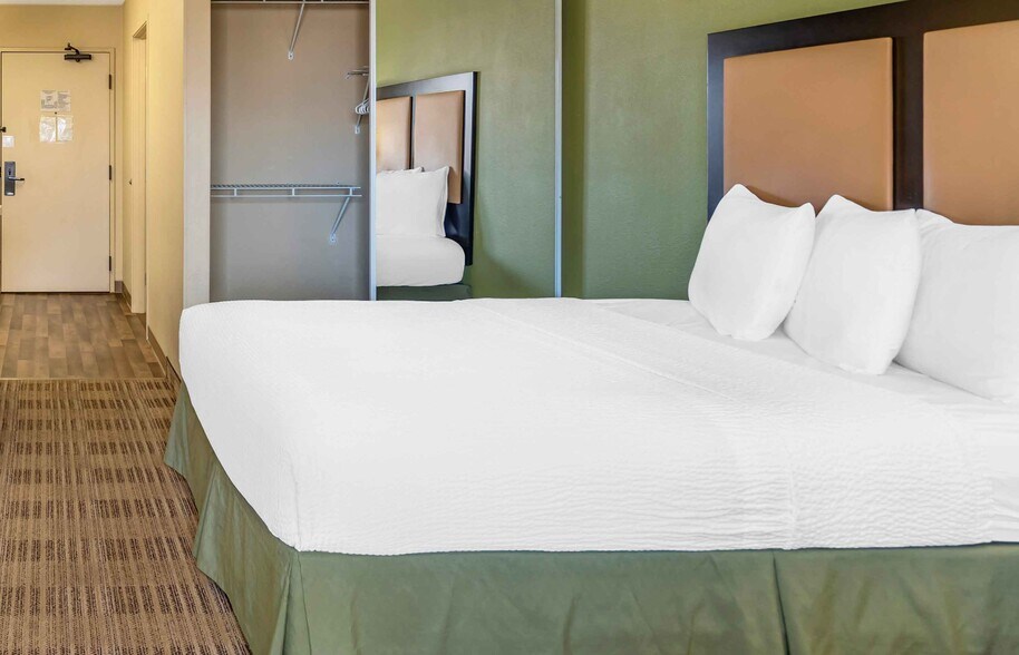 Building Photo - Furnished Studio-Chicago - Naperville - East