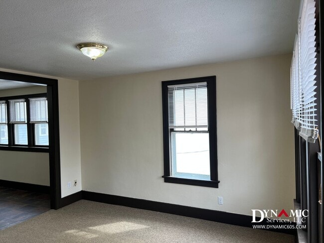 Building Photo - Upper Level 2 Bedroom, 1 Bathroom Duplex - Tenant Pays ALL Utilities