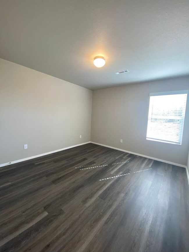 Building Photo - Now Preleasing in Lawlis Ranch – Modern 3 Bed, 2 Bath Duplex