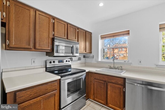 Building Photo - 2146 Golf Course Dr