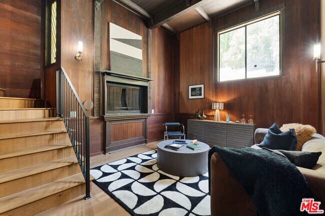 Building Photo - 8506 Oak Ct