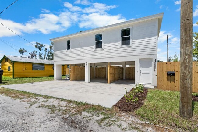 Building Photo - 505 43rd St S